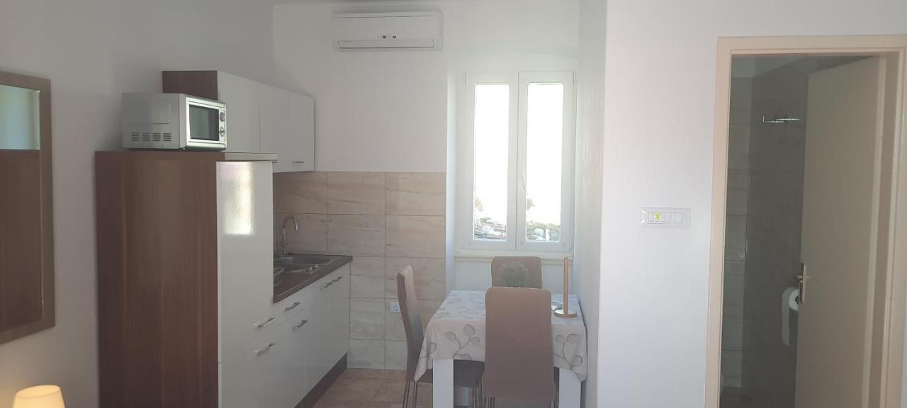 Apartments Villa Beba Komiža المظهر الخارجي الصورة