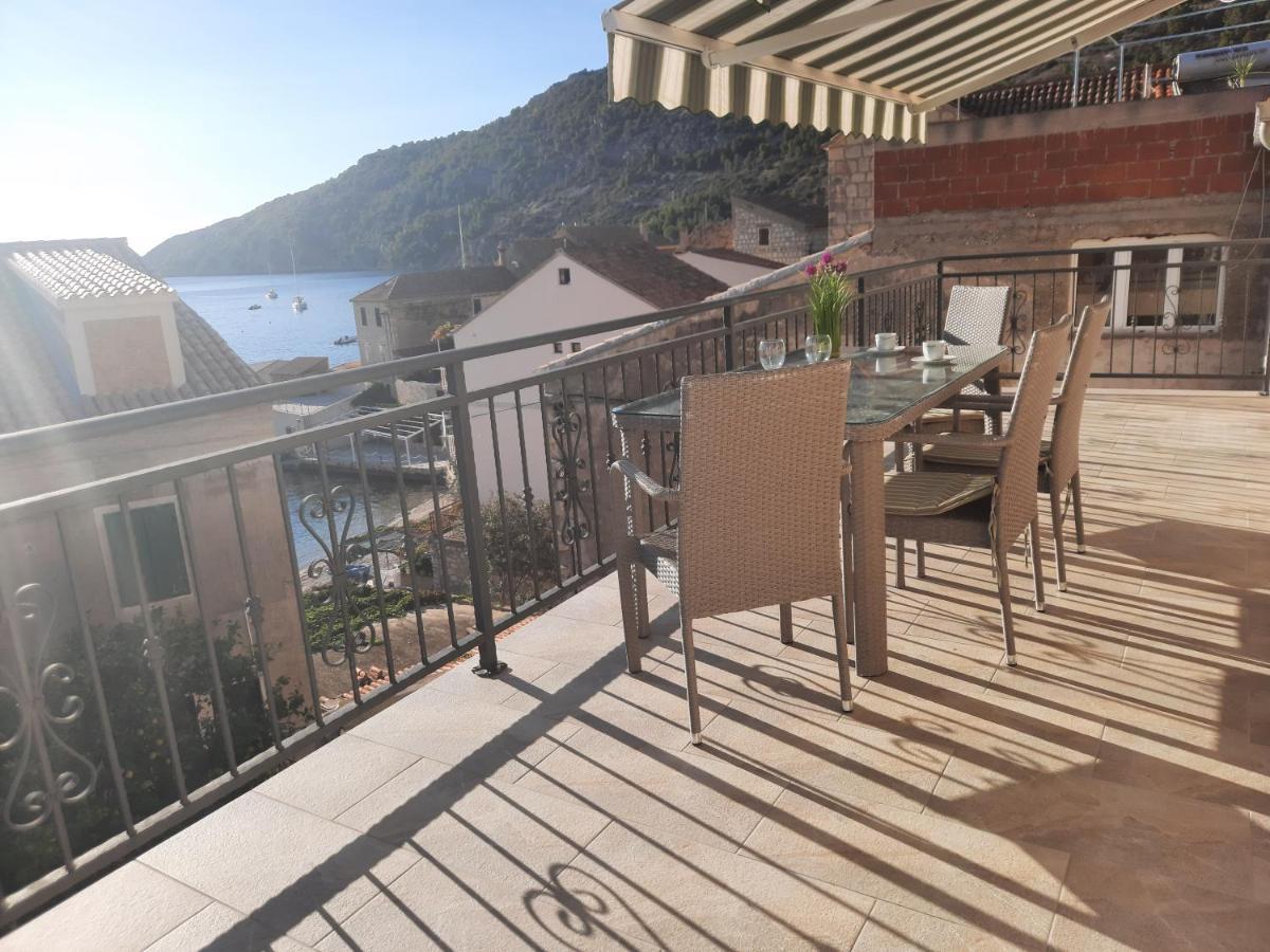 Apartments Villa Beba Komiža المظهر الخارجي الصورة