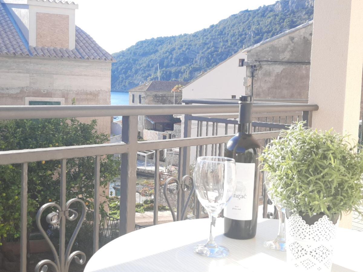 Apartments Villa Beba Komiža المظهر الخارجي الصورة