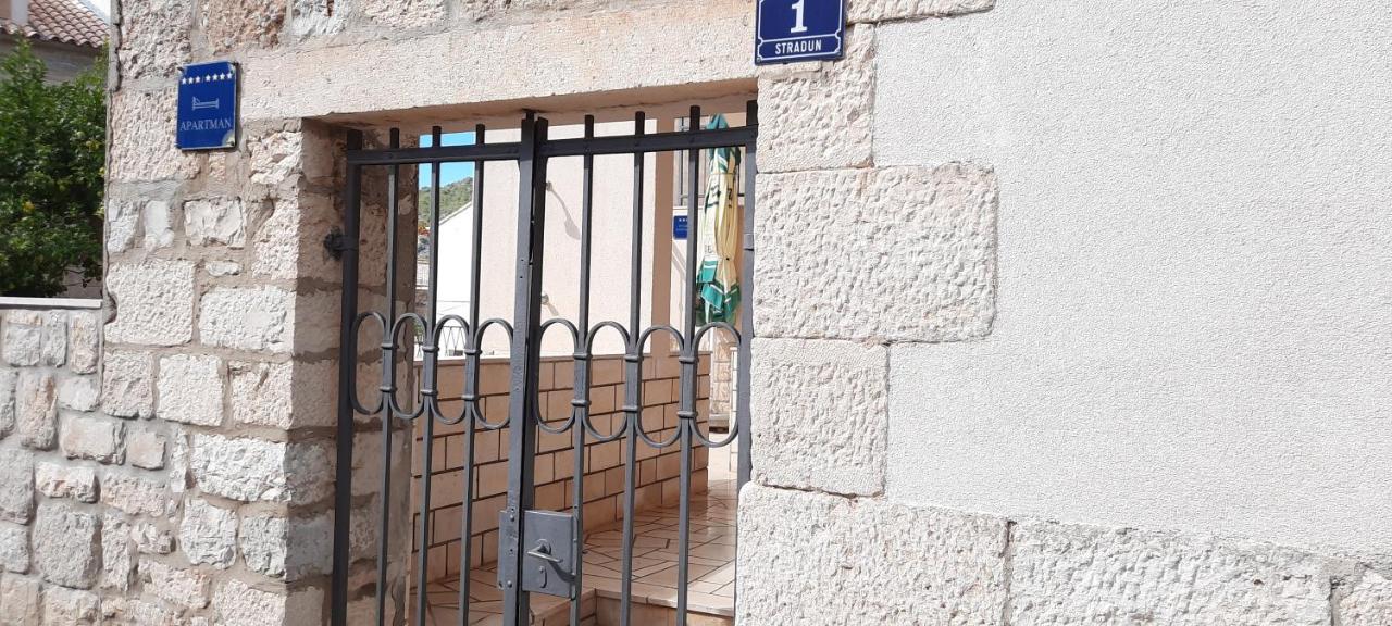 Apartments Villa Beba Komiža المظهر الخارجي الصورة