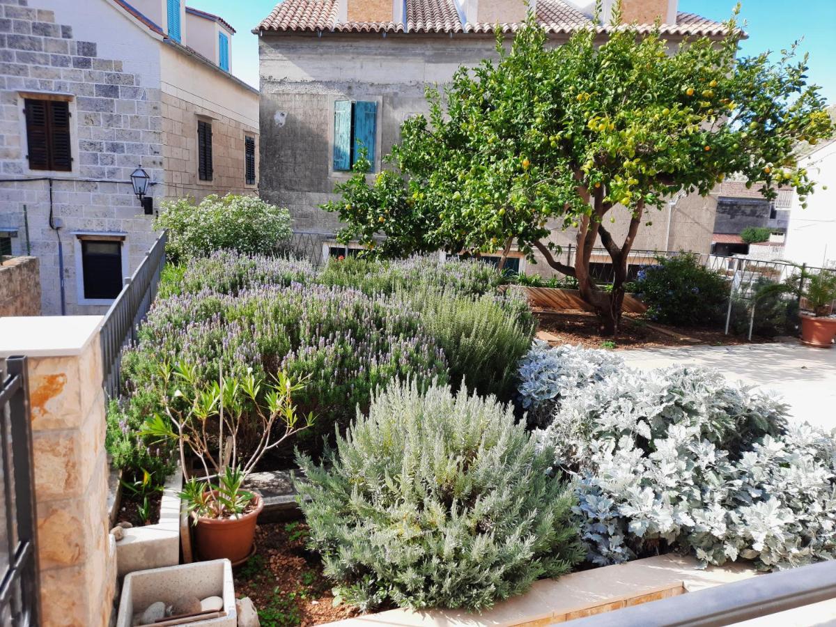 Apartments Villa Beba Komiža المظهر الخارجي الصورة